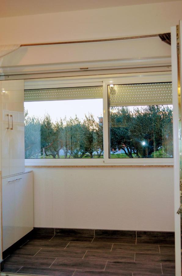 Mihaela Studio Apartmans 150M Near The Beach Kastela Exterior photo