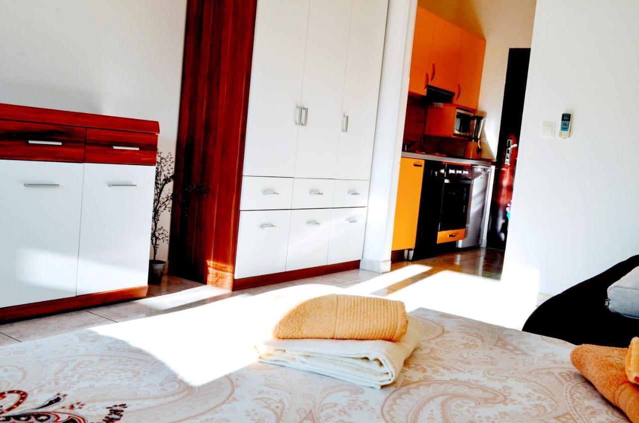 Mihaela Studio Apartmans 150M Near The Beach Kastela Exterior photo