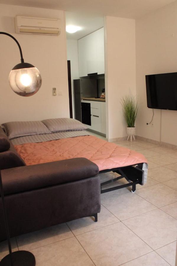 Mihaela Studio Apartmans 150M Near The Beach Kastela Exterior photo