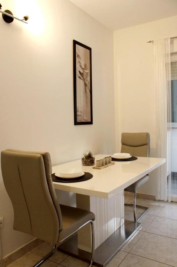 Mihaela Studio Apartmans 150M Near The Beach Kastela Exterior photo