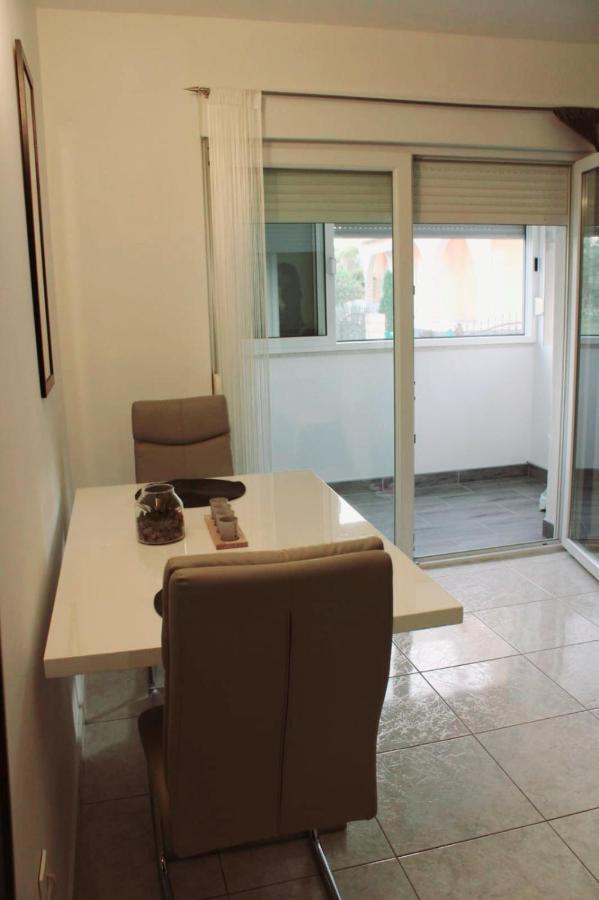 Mihaela Studio Apartmans 150M Near The Beach Kastela Exterior photo